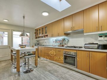 Casa en condominio, cerca de colegio Huinganal, Mayflower y Nido de Aguilas.