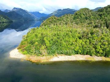 Patagonia, 225ha único campo a orillas de Fiordo
