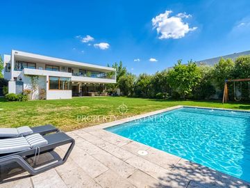 Espectacular casa en Condominio Lomas de La Dehesa