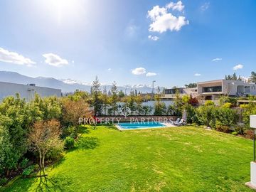 Espectacular casa en Condominio Lomas de La Dehesa