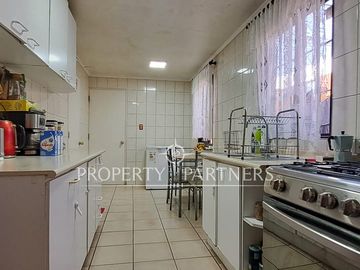 Venta casa 2 pisos, Villa Los Yacimientos