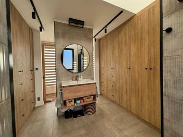 Moderna y Elegante Propiedad en Venta