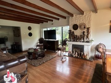 Amplia casa en venta sector Villa El Bosque