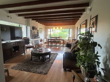 Amplia casa en venta sector Villa El Bosque