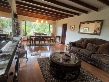 Amplia casa en venta sector Villa El Bosque