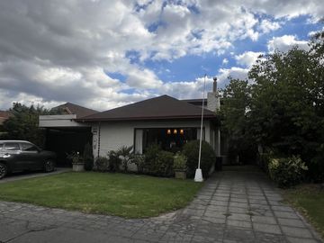 Amplia casa en venta sector Villa El Bosque
