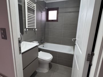 Se arrienda casa en condominio