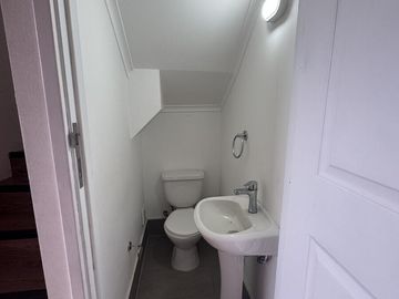 Se arrienda casa en condominio