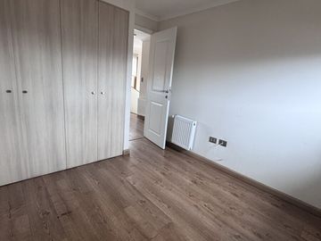 Se arrienda casa en condominio
