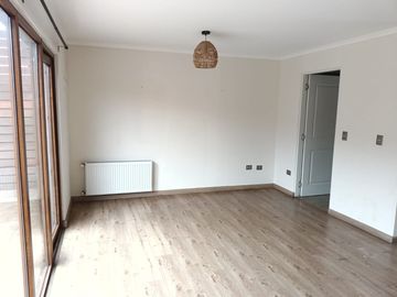 Se arrienda casa en condominio