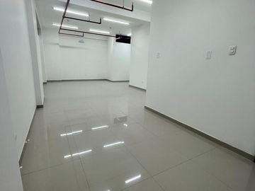 Alquiler De Local Comisión - Piso 2