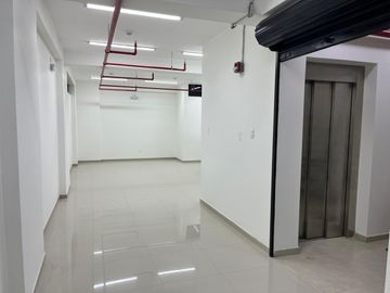 Alquiler De Local Comisión - Piso 2