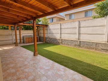 Acogedora casa con quincho y patio