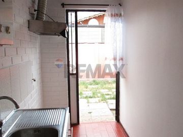 Encantadora Casa en Puente Alto / Villa la Foresta