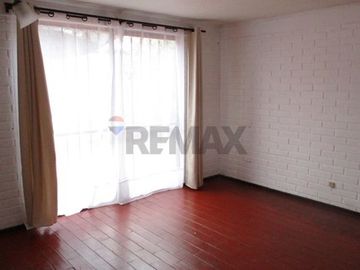 Encantadora Casa en Puente Alto / Villa la Foresta