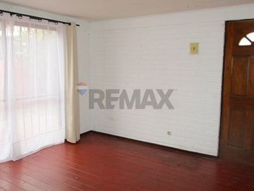 Encantadora Casa en Puente Alto / Villa la Foresta