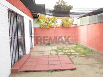 Encantadora Casa en Puente Alto / Villa la Foresta