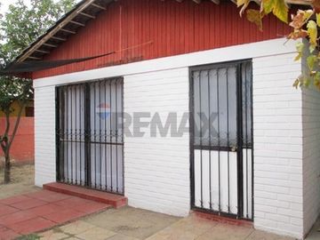 Encantadora Casa en Puente Alto / Villa la Foresta