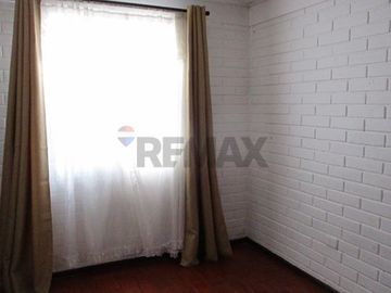 Encantadora Casa en Puente Alto / Villa la Foresta