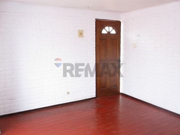 Encantadora Casa en Puente Alto / Villa la Foresta