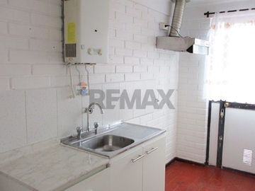 Encantadora Casa en Puente Alto / Villa la Foresta
