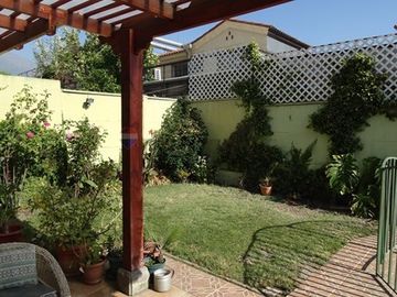 Amplia casa condominio Parque La Viña, Peñalolén