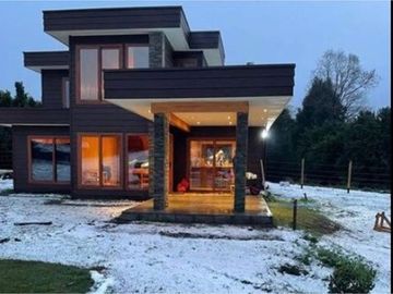 Casa en Venta en Pucon con Vista al Volcán