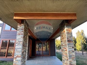Casa en Venta en Pucon con Vista al Volcán