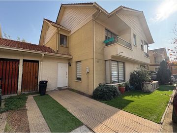 Casa 3D/2B , quincho y jardín en Ciudad Satélite