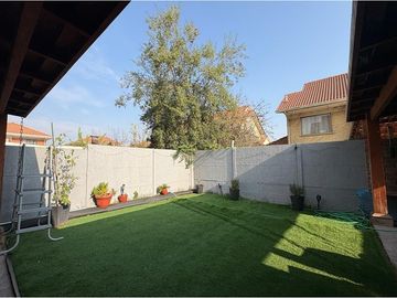 Casa 3D/2B , quincho y jardín en Ciudad Satélite