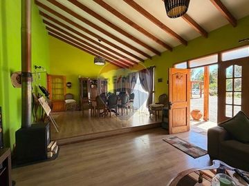 ¡OPORTUNIDAD! 2 CASAS EN ISLA DE MAIPO