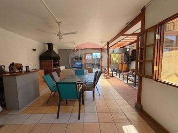 ¡OPORTUNIDAD! 2 CASAS EN ISLA DE MAIPO