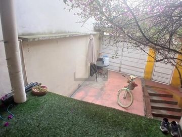 Casa en venta sobre Avenida a un Minuto de Multiplaza Santín Toluca, Oportunidad de Inversión