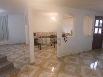 Casa en venta sobre Avenida a un Minuto de Multiplaza Santín Toluca, Oportunidad de Inversión