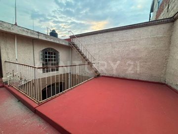 Casa En Renta en Colonia El Carmen, Guadalajara.