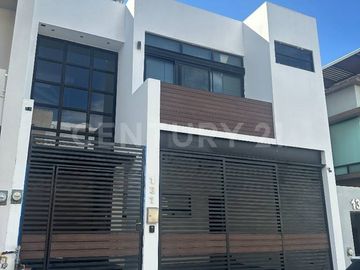 CASA EN RENTA EN COL. CUMBRES ELITE EN PRIVADA MONTERREY