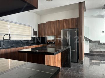 CASA EN RENTA EN COL. CUMBRES ELITE EN PRIVADA MONTERREY