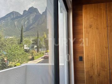 CASA EN RENTA EN COL. CUMBRES ELITE EN PRIVADA MONTERREY