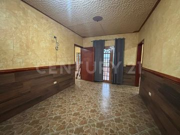 Casa En Venta en Colonia El Carmen, Guadalajara.