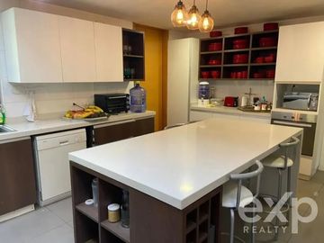 Exclusiva Casa, 5D,5B.  en cond. Los Bosques, Chicureo