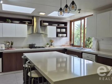 Exclusiva Casa, 5D,5B.  en cond. Los Bosques, Chicureo