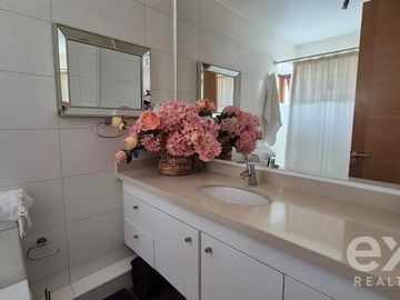 Exclusiva Casa, 5D,5B.  en cond. Los Bosques, Chicureo