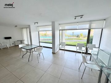 Vende Amplio Departamento, Vista al Mar