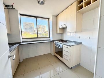 Vende Amplio Departamento, Vista al Mar