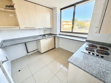 Vende Amplio Departamento, Vista al Mar