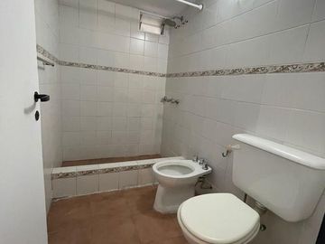 Espectacular PH tipo loft de 2 ambientes al frente con entrada independiente.