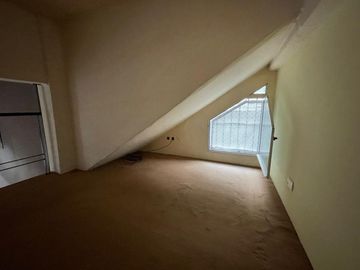 Espectacular PH tipo loft de 2 ambientes al frente con entrada independiente.