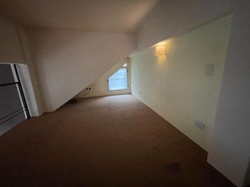 Espectacular PH tipo loft de 2 ambientes al frente con entrada independiente.