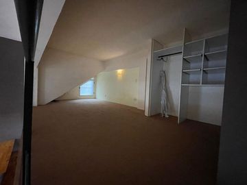 Espectacular PH tipo loft de 2 ambientes al frente con entrada independiente.