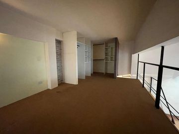 Espectacular PH tipo loft de 2 ambientes al frente con entrada independiente.